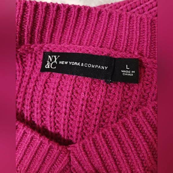 NEW WOMEN'S NEW YORK & COMPANY PURPLE PLEASURE LONG SLEEVE V-NECK SWEATER - Picture 3 of 5